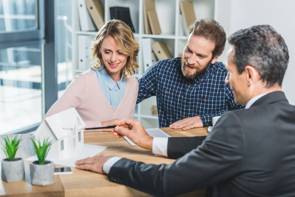 Frais d'agence immobilière : Tout ce que vous devez savoir